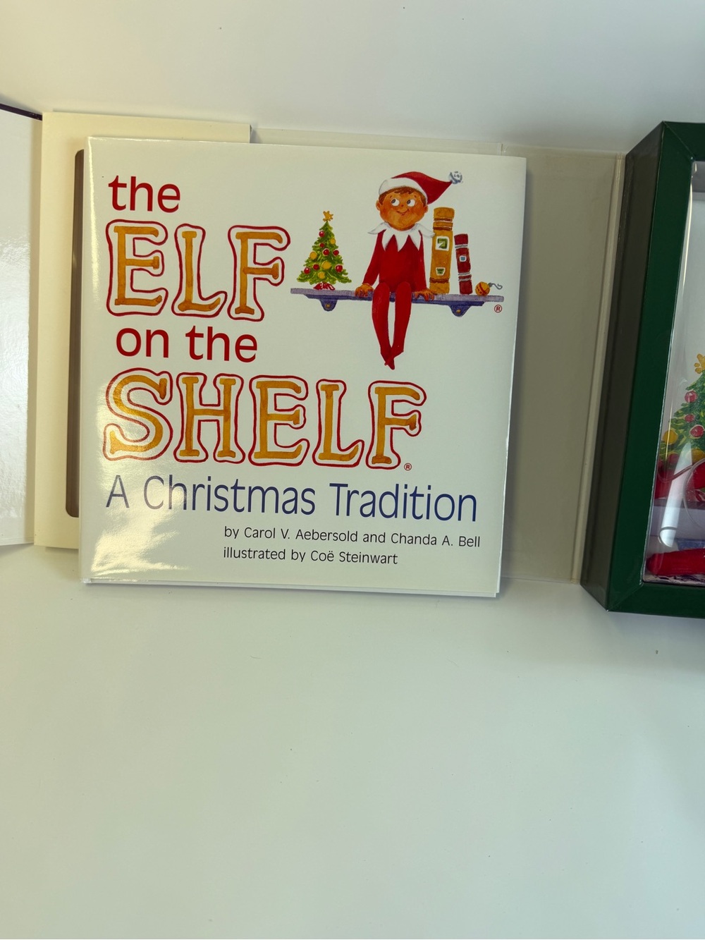 The Elf on the Shelf Wall- VTG 2005 blue eye brown hair boy. New open box